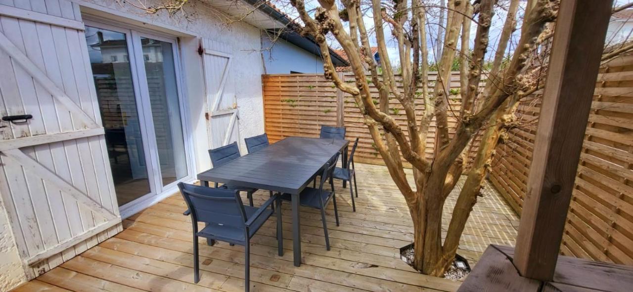 Holiday home Au Bois Flotte D'eau D'ange *
